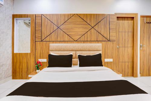 townhouse oak rohtak mansarovar park