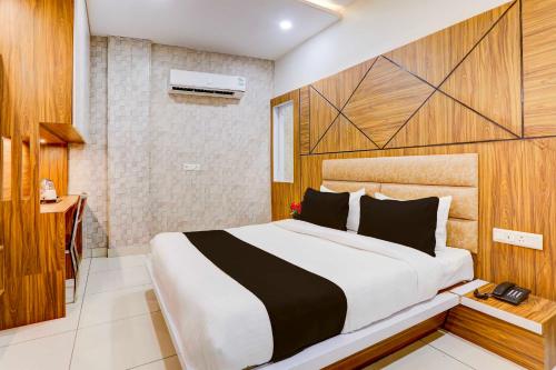 Townhouse Oak Model Town Rohtak,,4 star