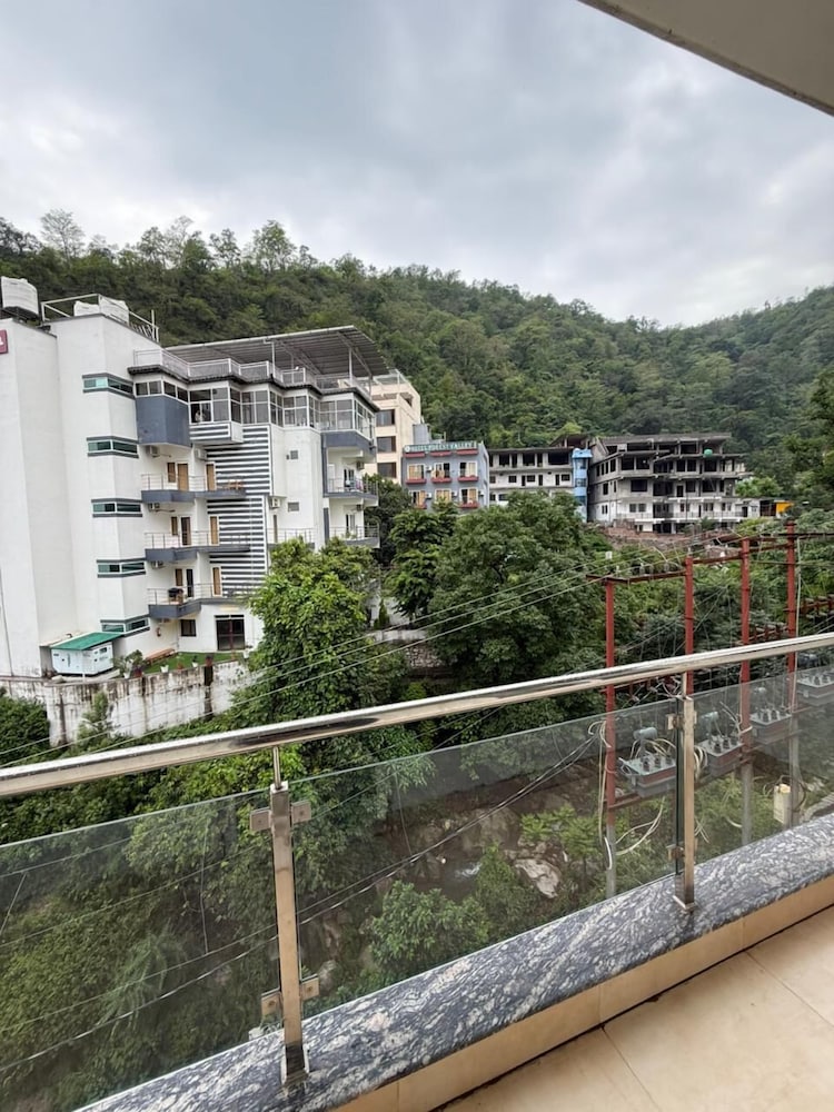 hotel shiv palace