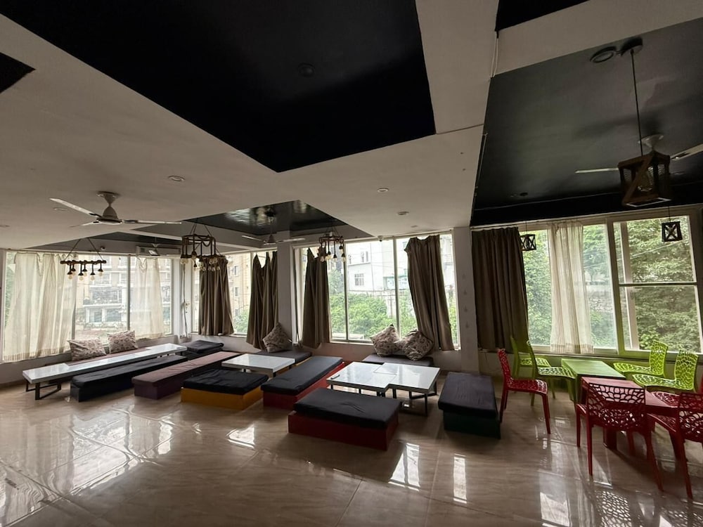 hotel shiv palace