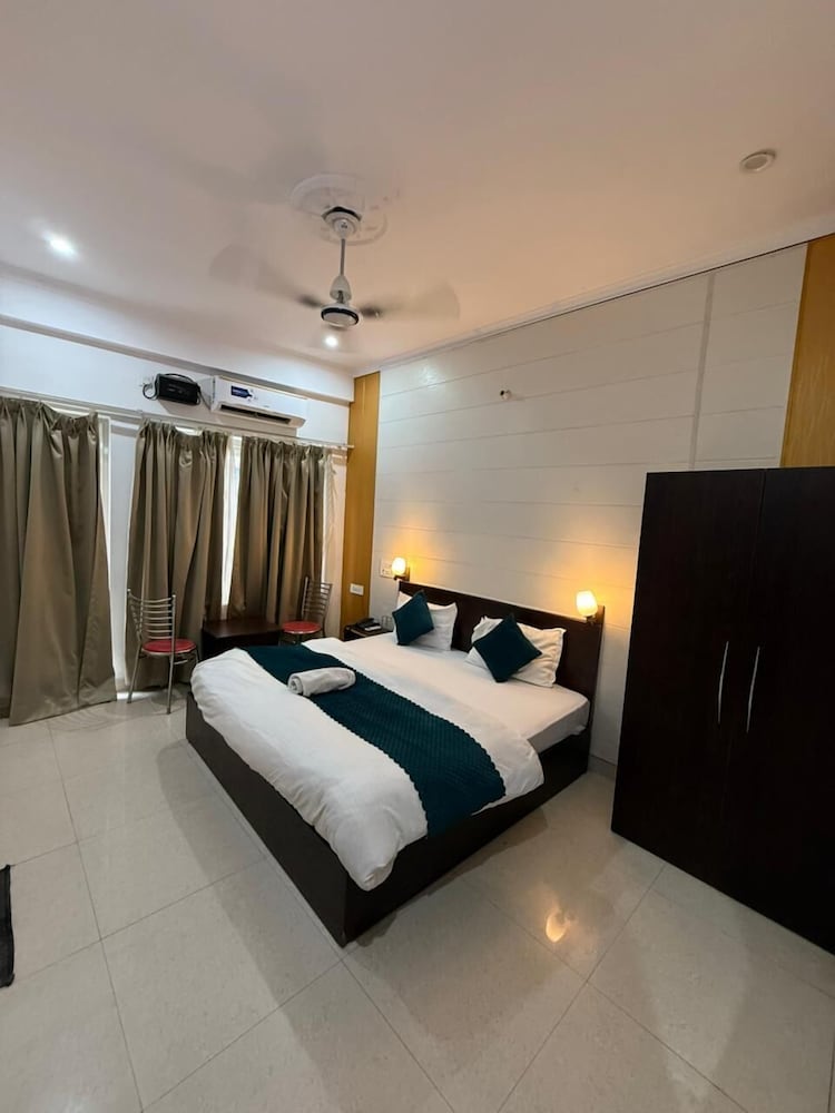 hotel shiv palace