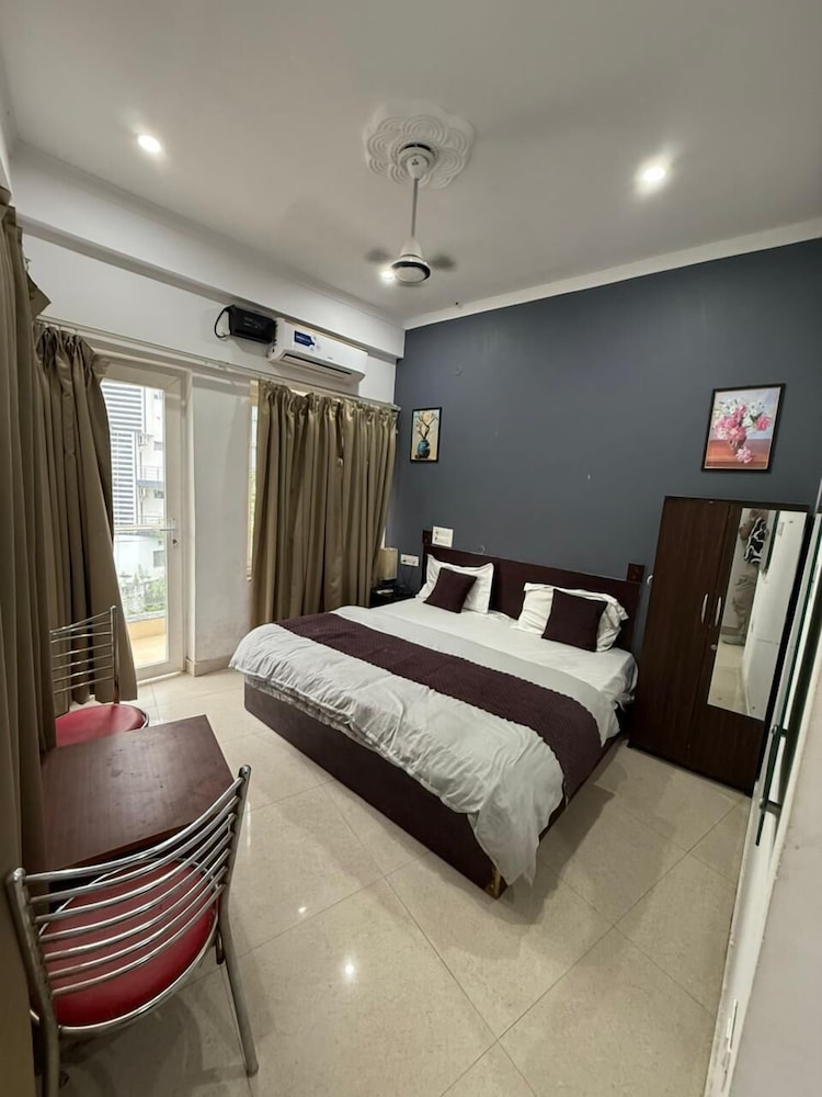 hotel shiv palace