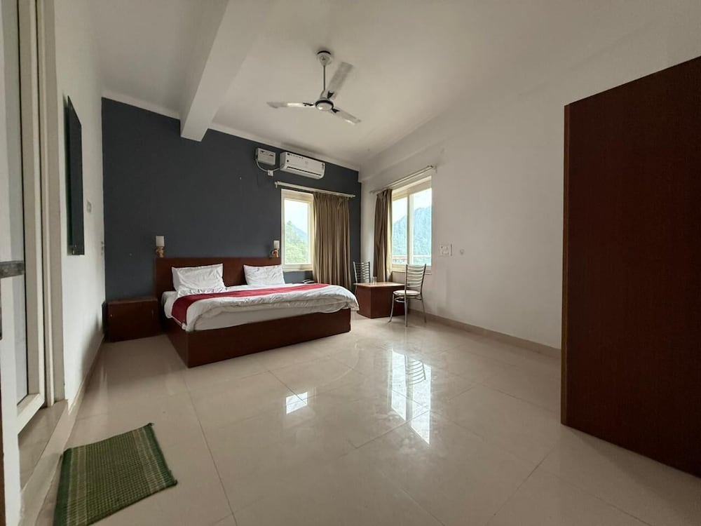 hotel shiv palace