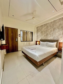 hotel staybird cove kharadi