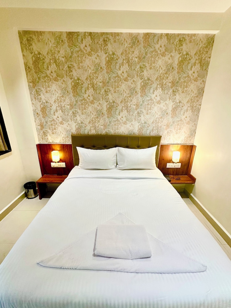 hotel staybird cove kharadi