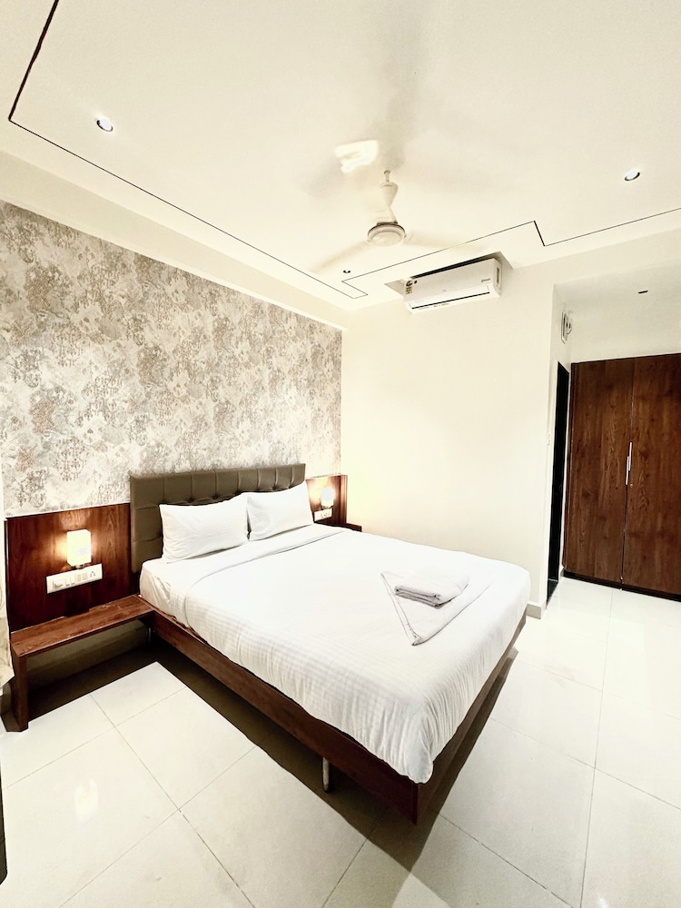 hotel staybird cove kharadi
