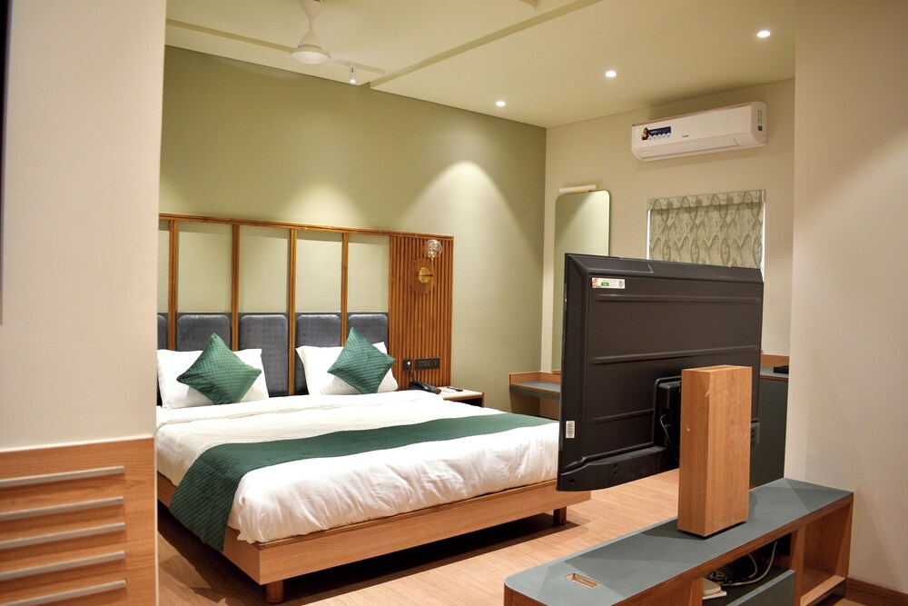 hotel the sankalp retreat