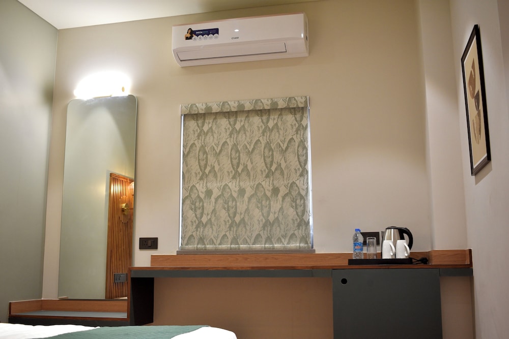 hotel the sankalp retreat