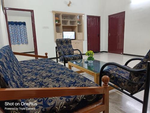 caron niron two bedroom villa