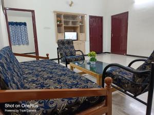 caron niron two bedroom villa