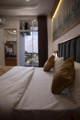 The Grand Shiva,,2 star