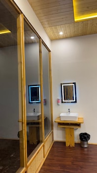 de reeva resort pangong