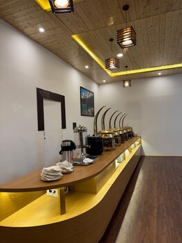 de reeva resort pangong