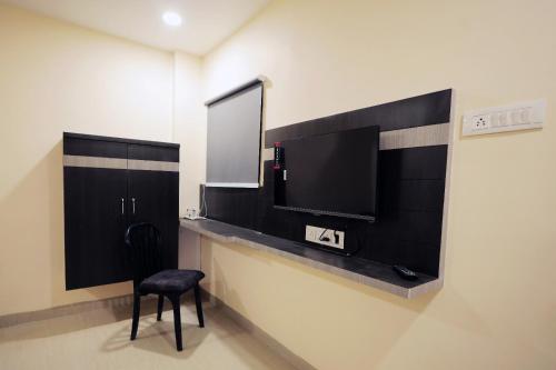 Jai Ambe Hotel,,3 star