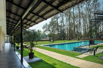 hotel holiday village