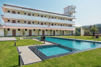 hotel holiday village