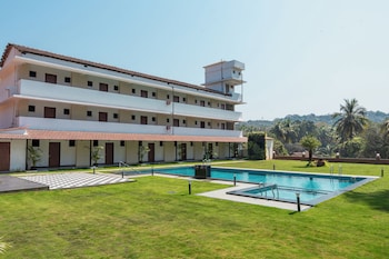 hotel holiday village