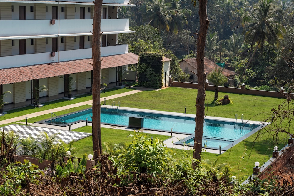 hotel holiday village