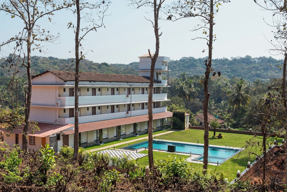 hotel holiday village