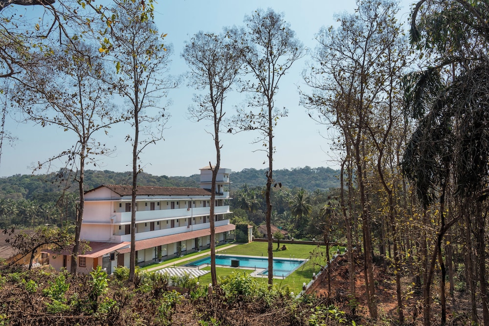 hotel holiday village