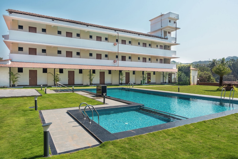 hotel holiday village