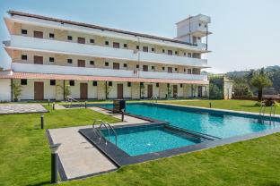 hotel holiday village