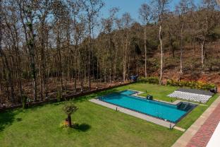 hotel holiday village