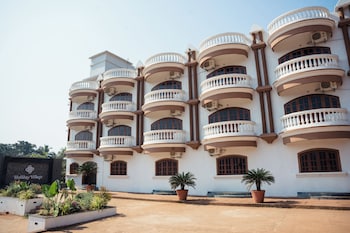 hotel holiday village