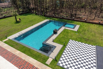 hotel holiday village