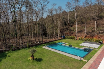 hotel holiday village