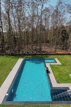 hotel holiday village