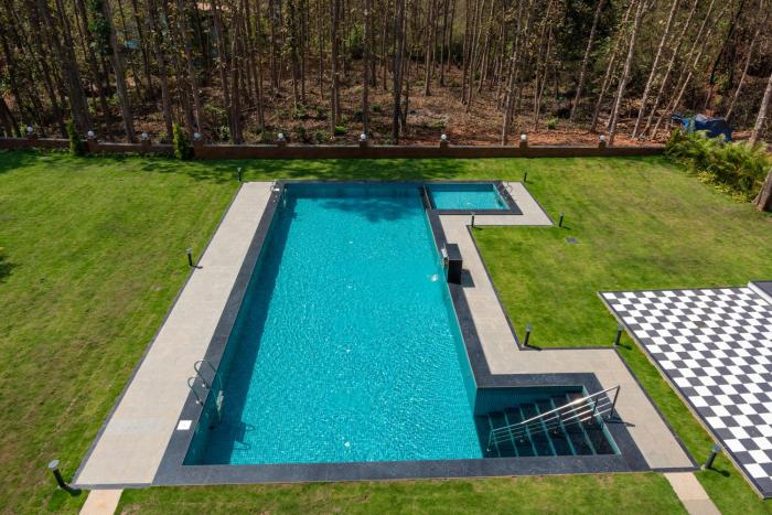 hotel holiday village