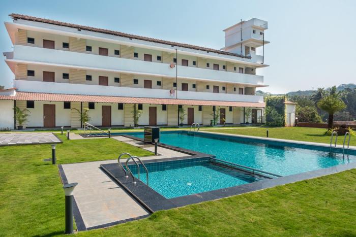 hotel holiday village