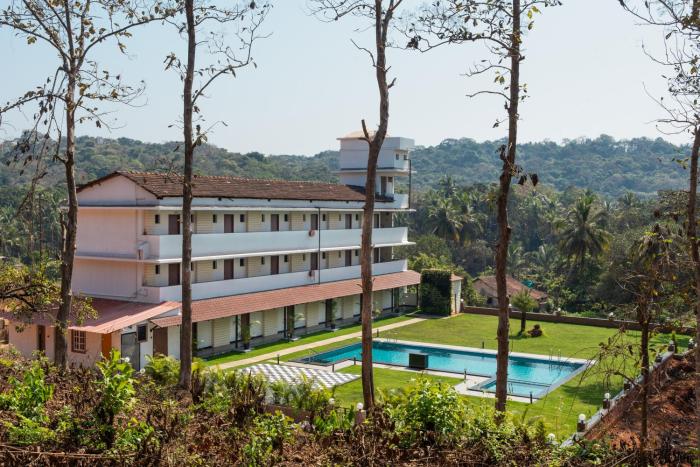 hotel holiday village