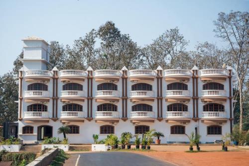 Hotel Holiday Village,,3 star