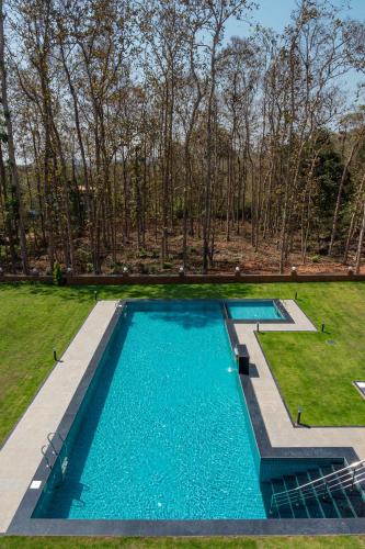 hotel holiday village