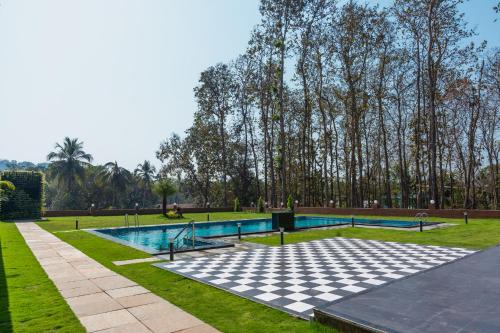 hotel holiday village