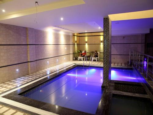 raj vilas agra near taj mahal