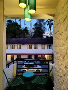 7 roads resort 50mts to lake