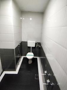 7 roads resort 50mts to lake