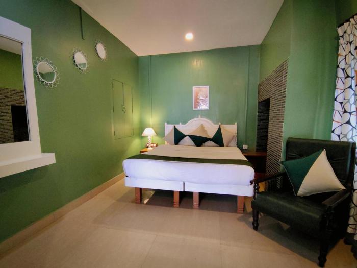 7 roads resort 50mts to lake