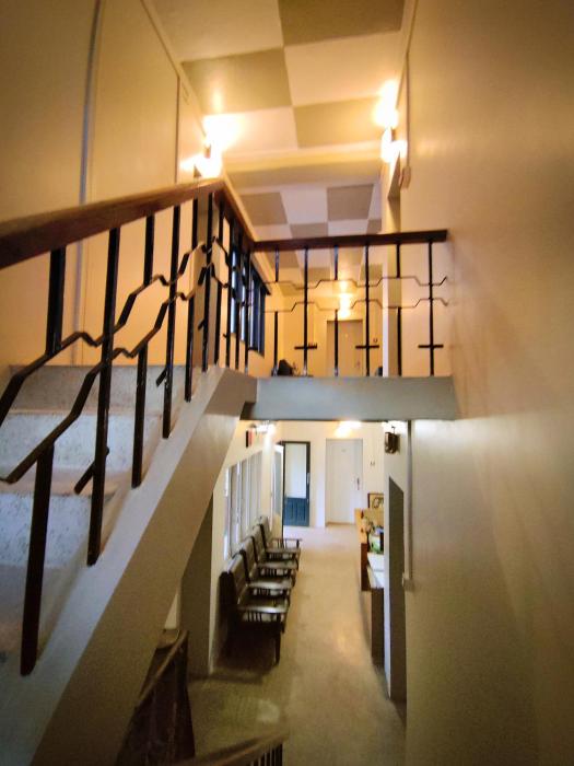 7 roads resort 50mts to lake