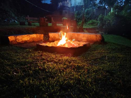 7 roads resort 50mts to lake