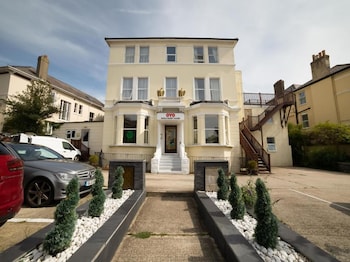 Oyo Eagle House Hotel, St Leonards Hastings,12 Pevensey Road,3 star