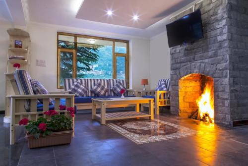 the pine chalet