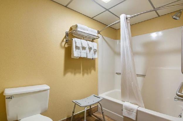 quality inn tully i 81