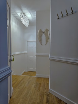 White Tulip Central 3Bedroom Duplex Loft,,3 star