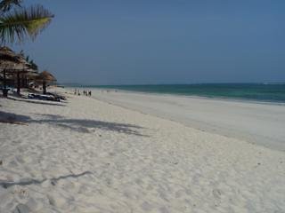 Southern Palms Beach Resort,Kwale>>Diani Beach,4 star
