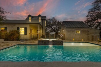 Sunset Valley Ranch,3503 Rm 2721,4 star