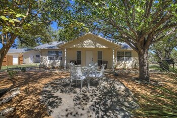 Weitz Retreat,147 Weitz Rd.,4 star